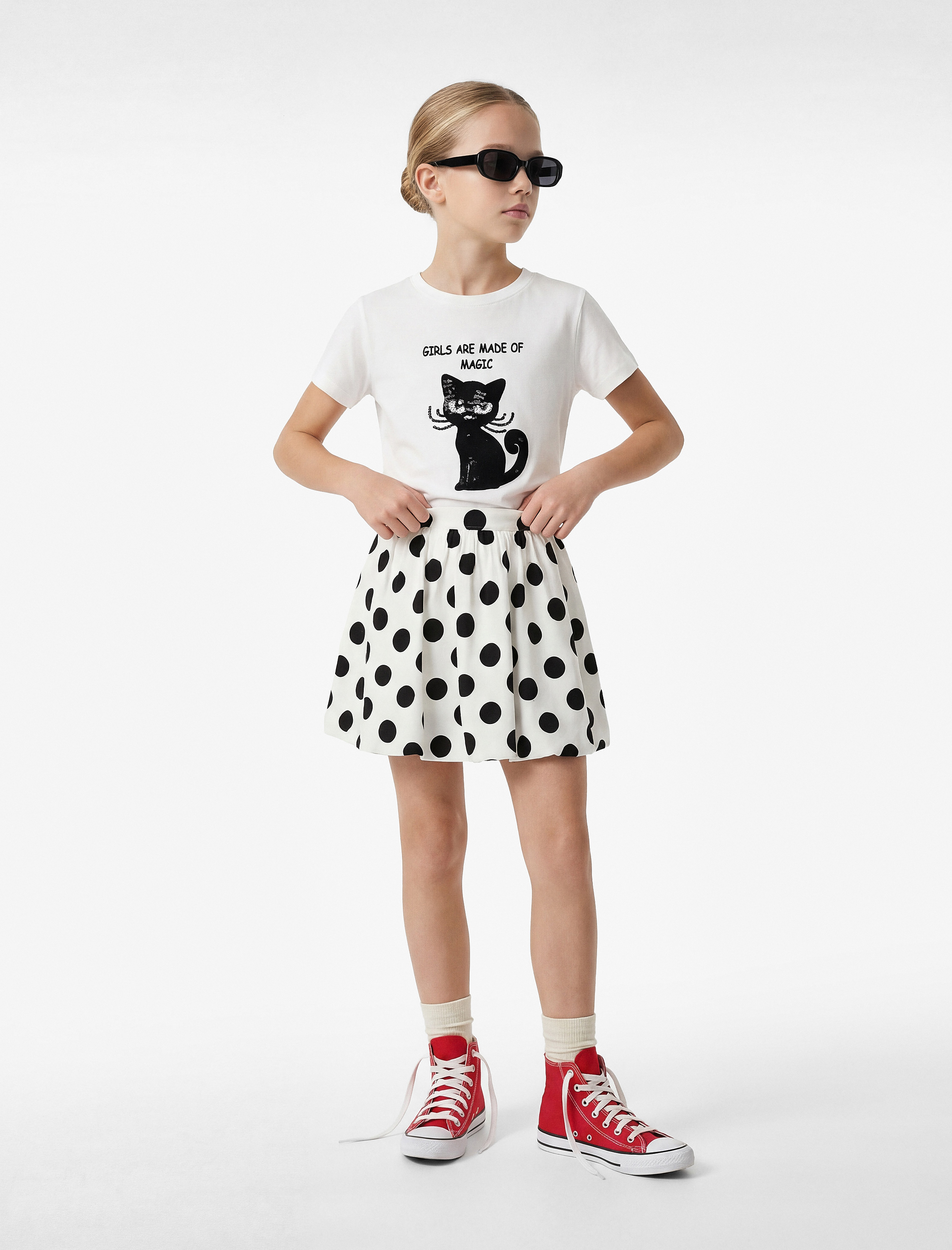 Pamuklu Kısa Kollu Bisiklet Yaka Kedi Baskılı Pullu Payetli Tişört