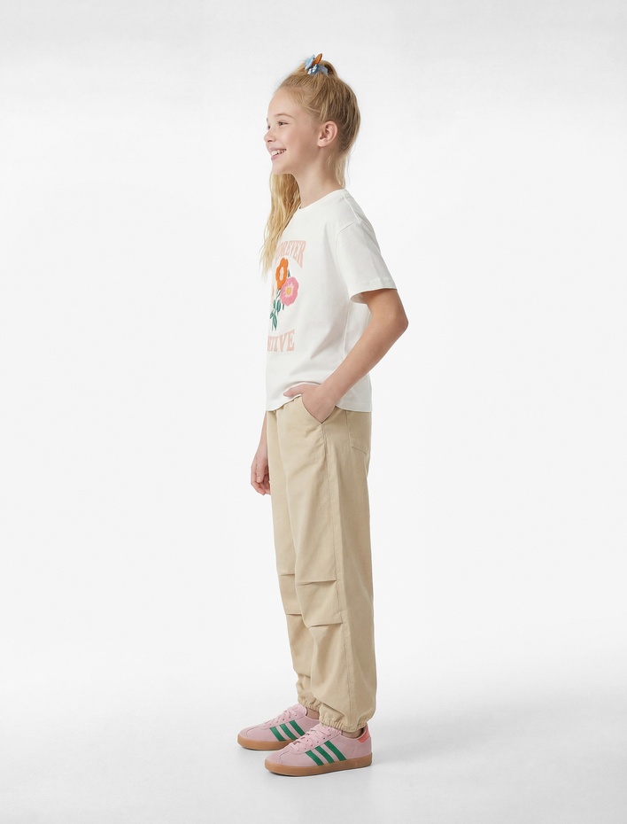 Kız Çocuk Kısa Kollu Bisiklet Yaka Çiçek Nakış Detaylı Pamuklu Tişört