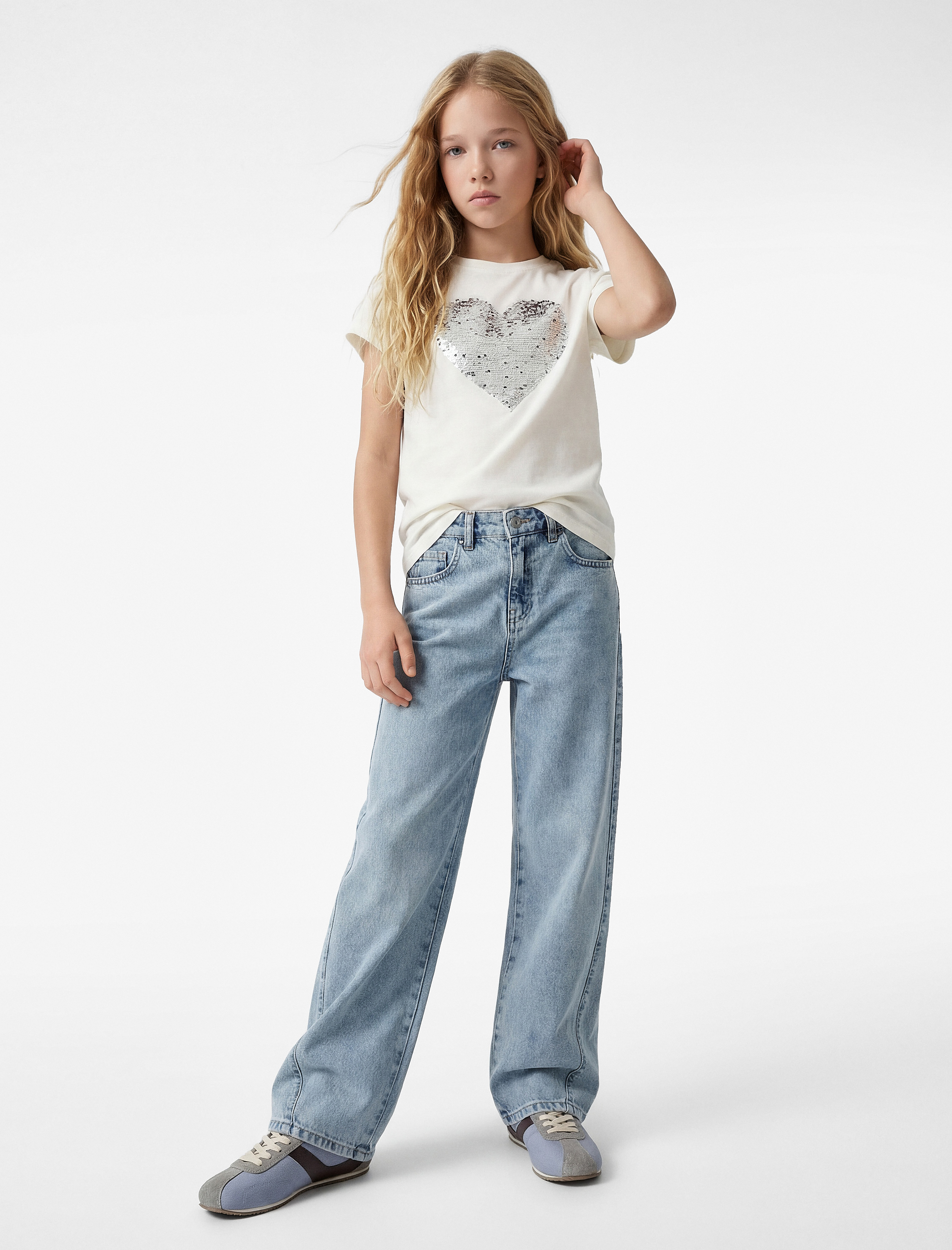 Kalp Detaylı Pullu Payetli Bisiklet Yaka Kısa Kollu Pamuklu Tişört - Görsel 2