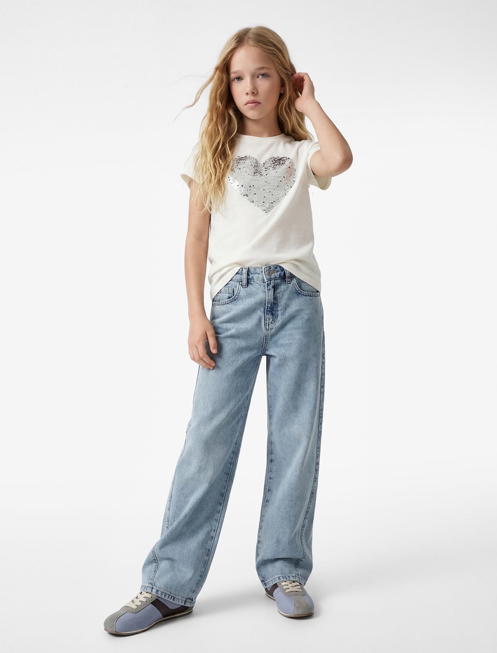 Kız Çocuk Kalp Detaylı Pullu Payetli Bisiklet Yaka Kısa Kollu Pamuklu Tişört