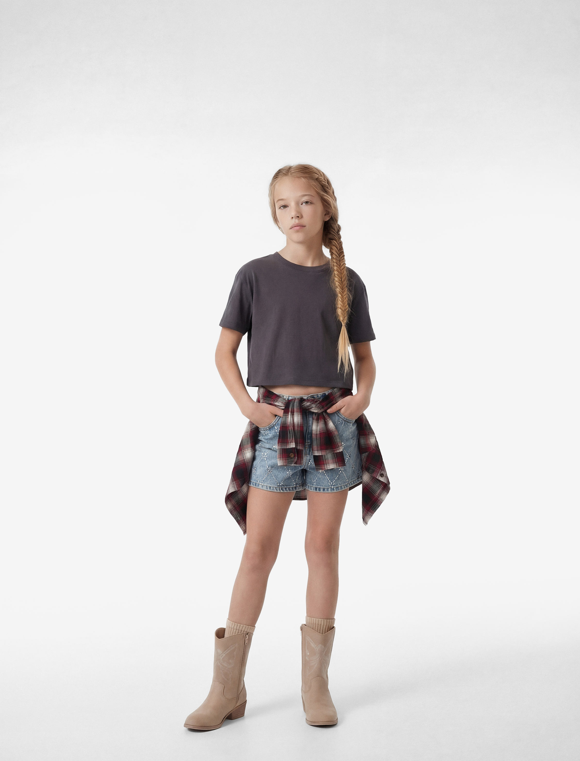  Kız Çocuk Slim Fit Pamuklu Cepli Taş Detaylı Mini Denim Şort