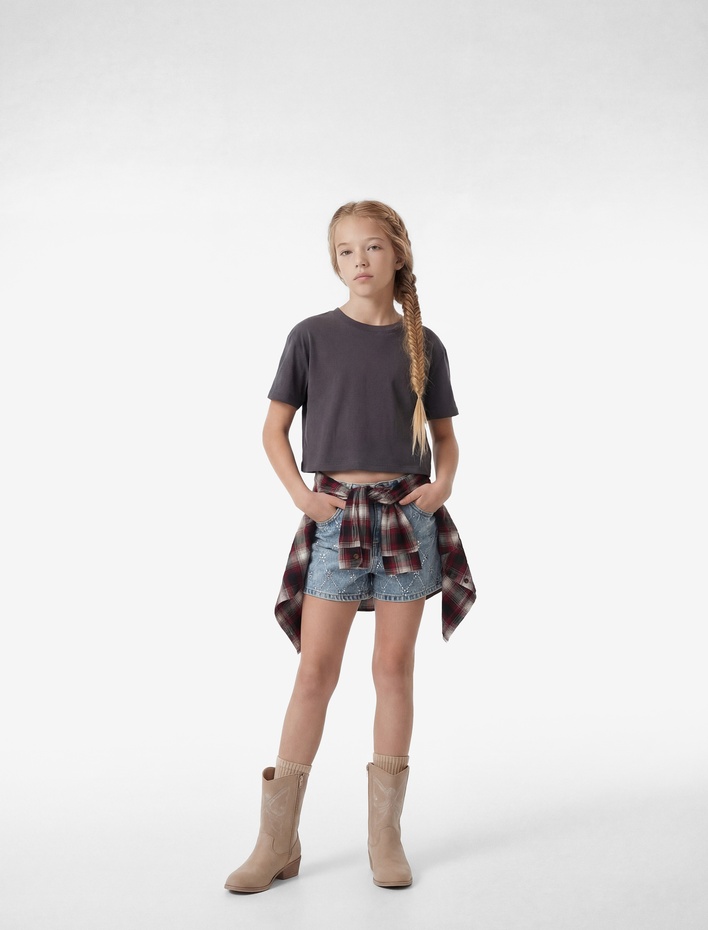 Kız Çocuk Slim Fit Pamuklu Cepli Taş Detaylı Mini Denim Şort