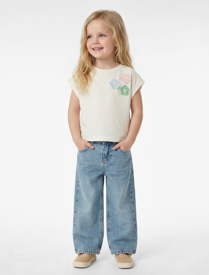 Kız Bebek Pamuklu Çiçekli Aplike Detaylı Kolsuz Bisiklet Yaka Tişört