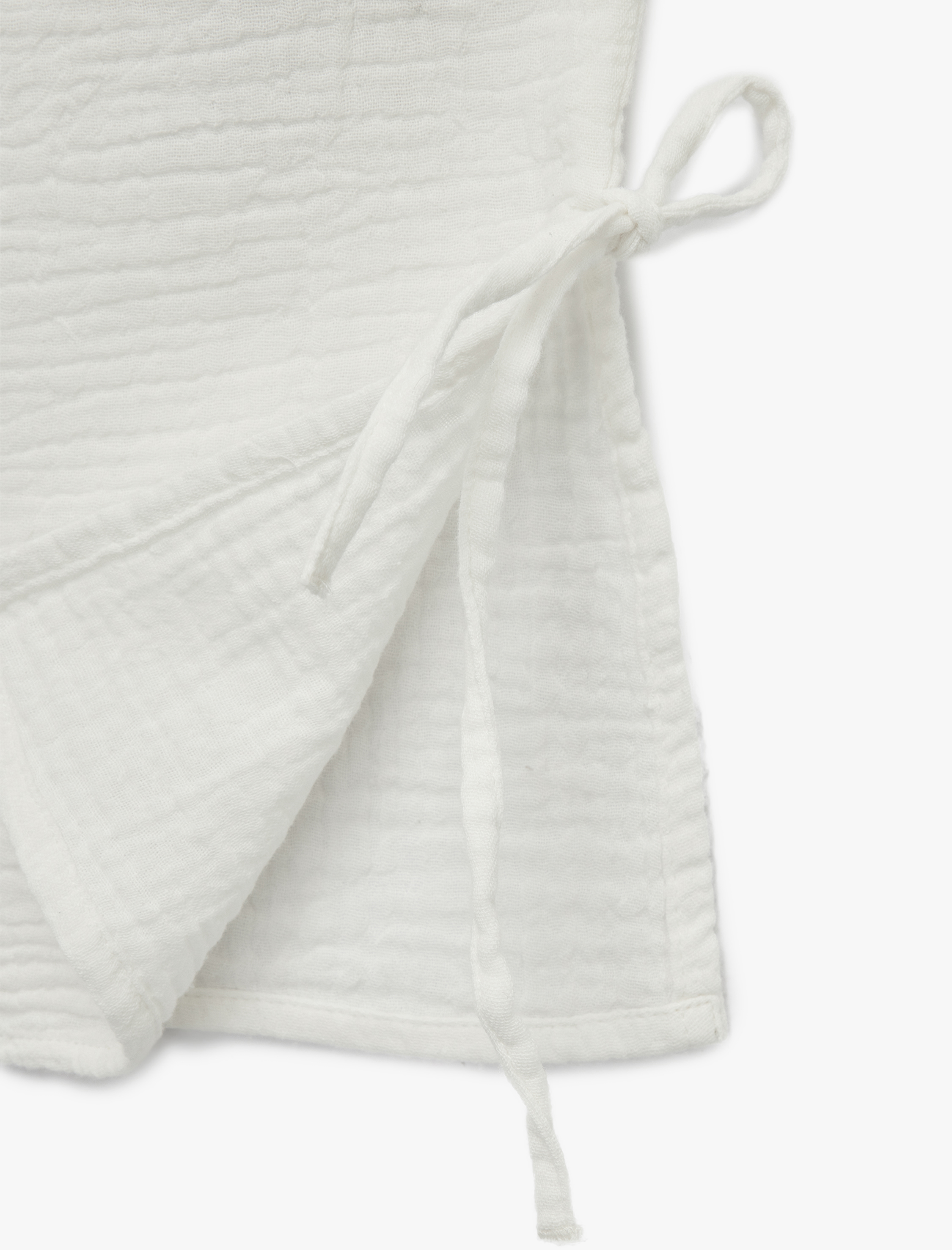   Pamuklu Yuvarlak Yaka Yanları Bağlamalı Fiyonklu Kolsuz Müslin Bluz