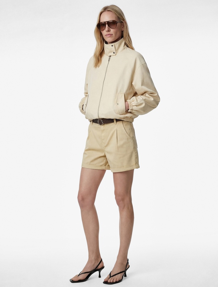  Pamuklu Rahat Kalıp Cepli Kemer Detaylı Mini Şort