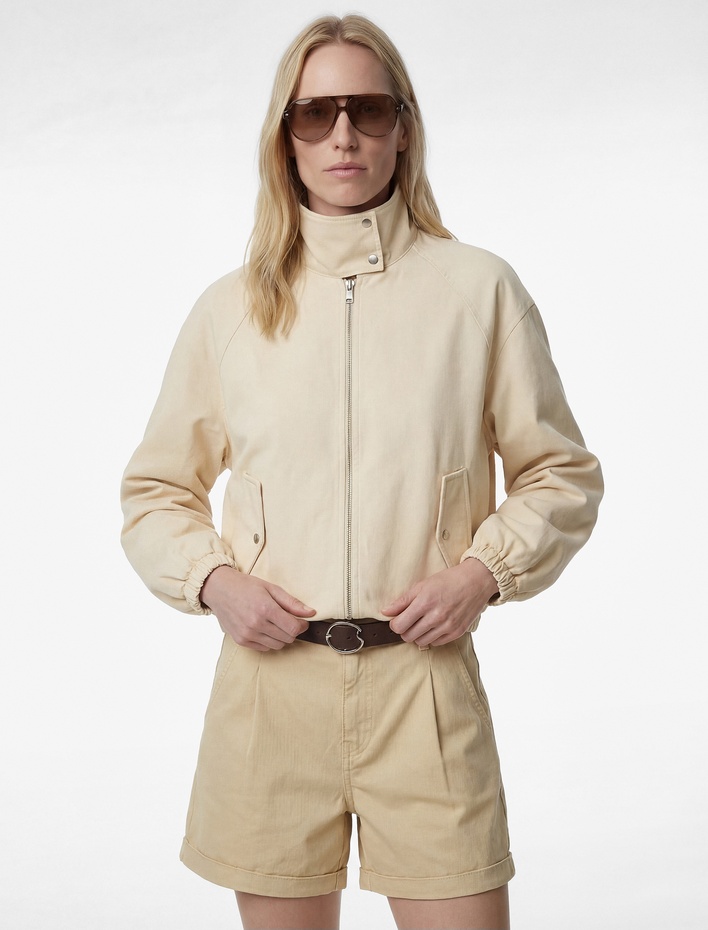  Pamuklu Rahat Kalıp Cepli Kemer Detaylı Mini Şort