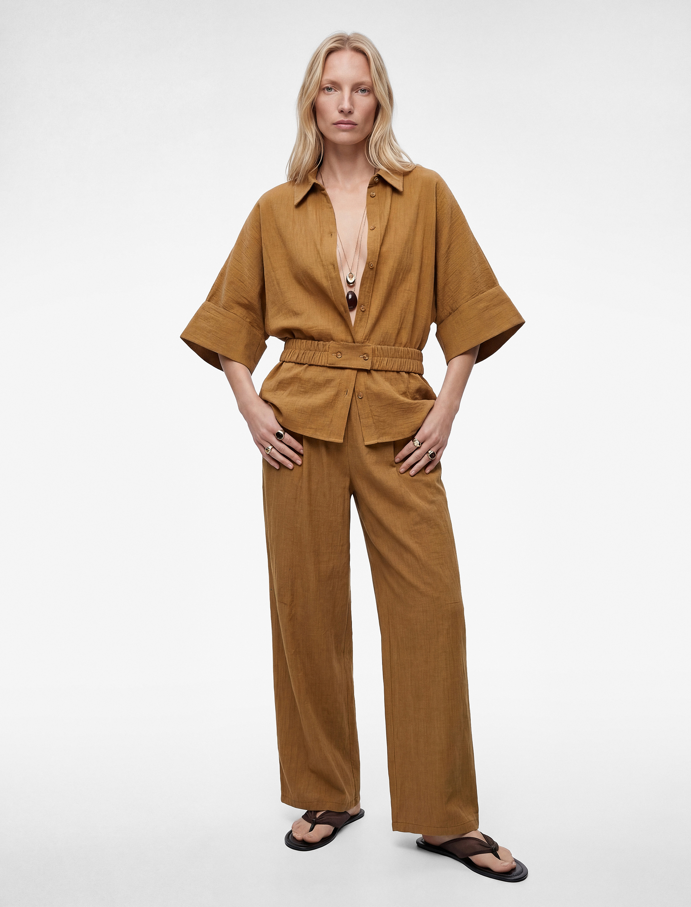 Viskon Gofre Kumaş Cepli Pile Detaylı Geniş Paça Palazzo Pantolon