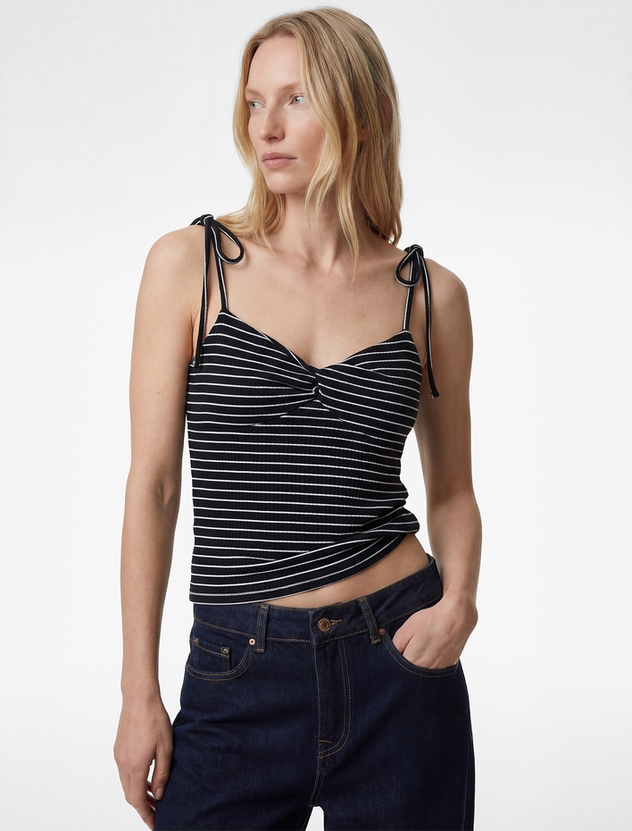  Slim Fit Fiyonklu Bağlama Detaylı Askılı Çizgili Top