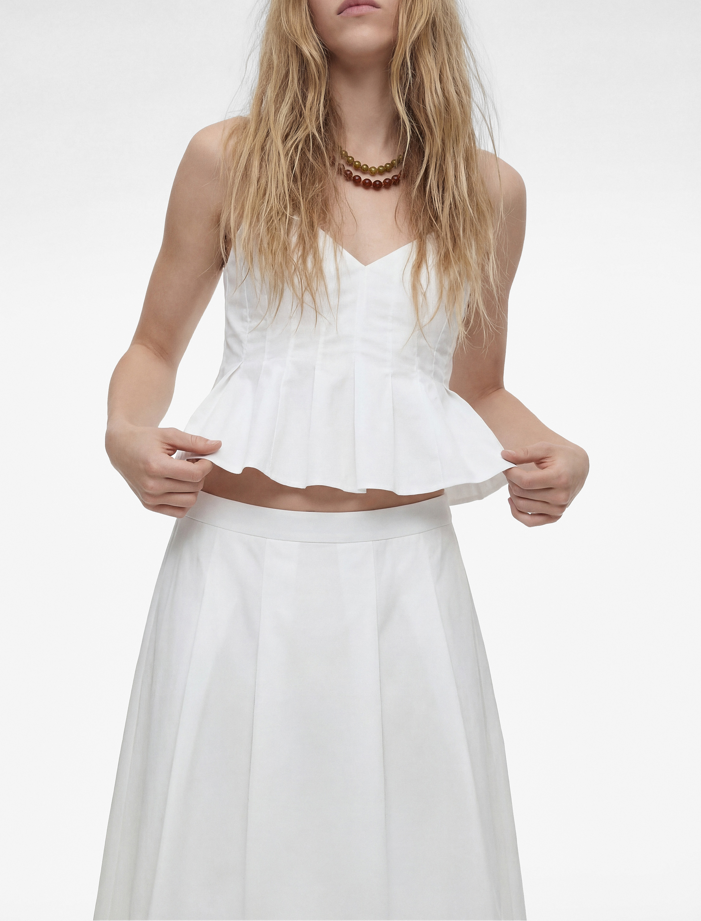   Pamuklu İp Askılı V Yaka Volanlı Crop Bluz