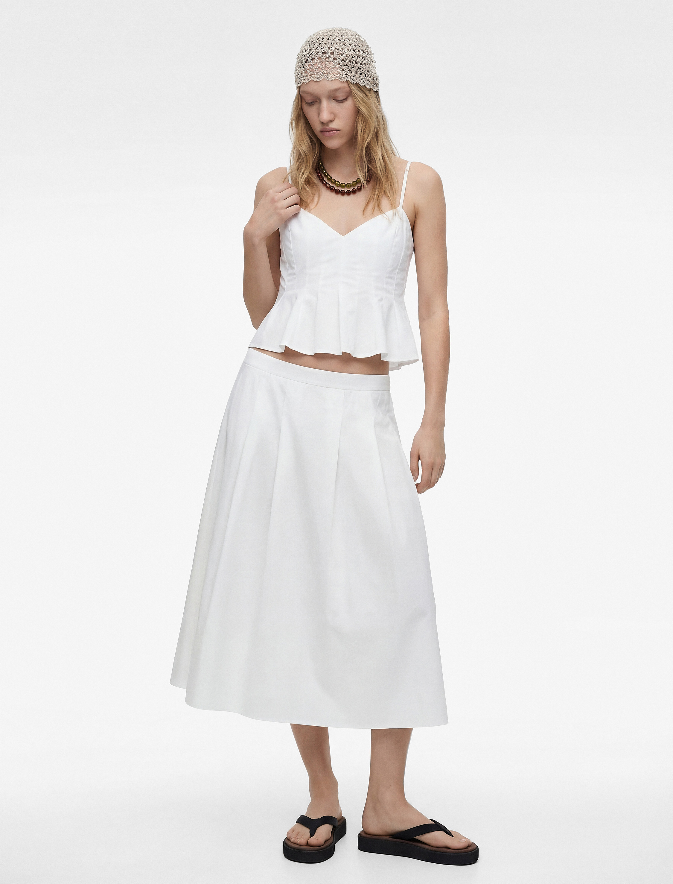   Pamuklu İp Askılı V Yaka Volanlı Crop Bluz