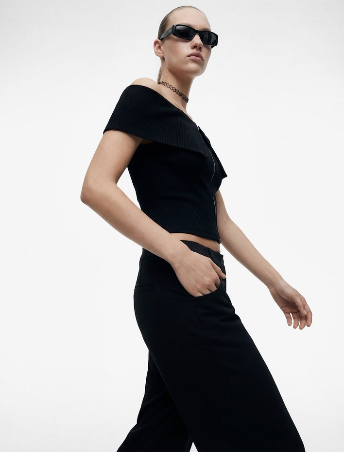  Slim Fit Fermuar Detaylı Omzu Açık Kaşkorse Kısa Kollu Tişört