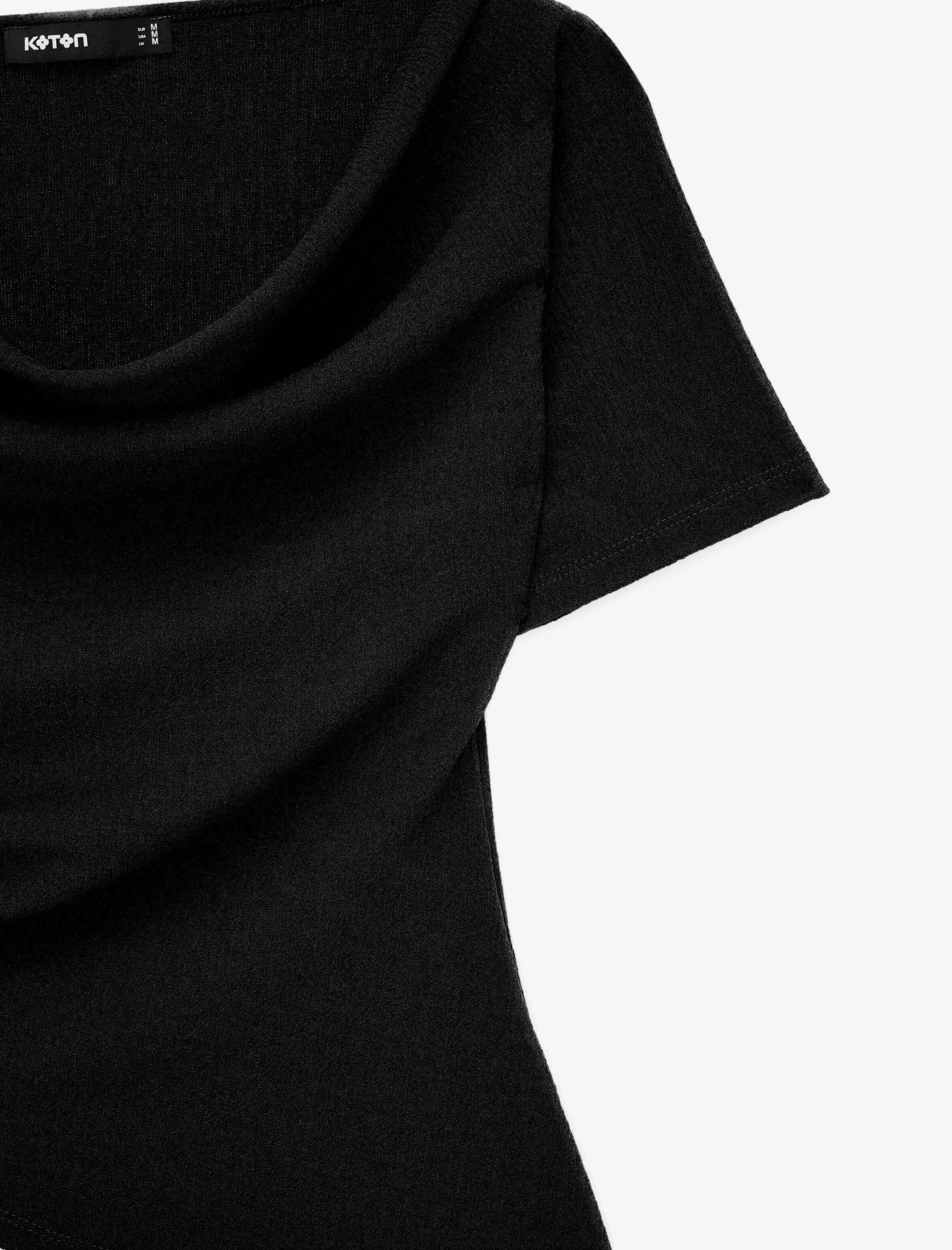   Krep Kumaş Slim Fit Kısa Kollu Degaje Yaka Asimetrik Tişört