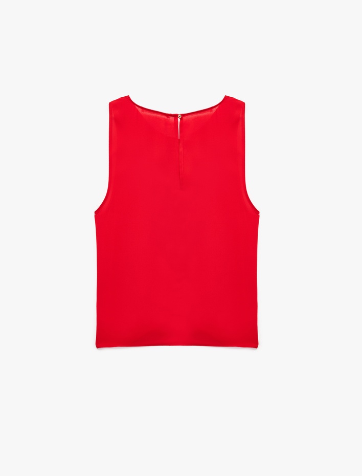  Metal Aksesuarlı Kolsuz Bisiklet Yaka Bluz