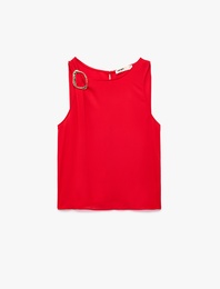 Metal Aksesuarlı Kolsuz Bisiklet Yaka Bluz