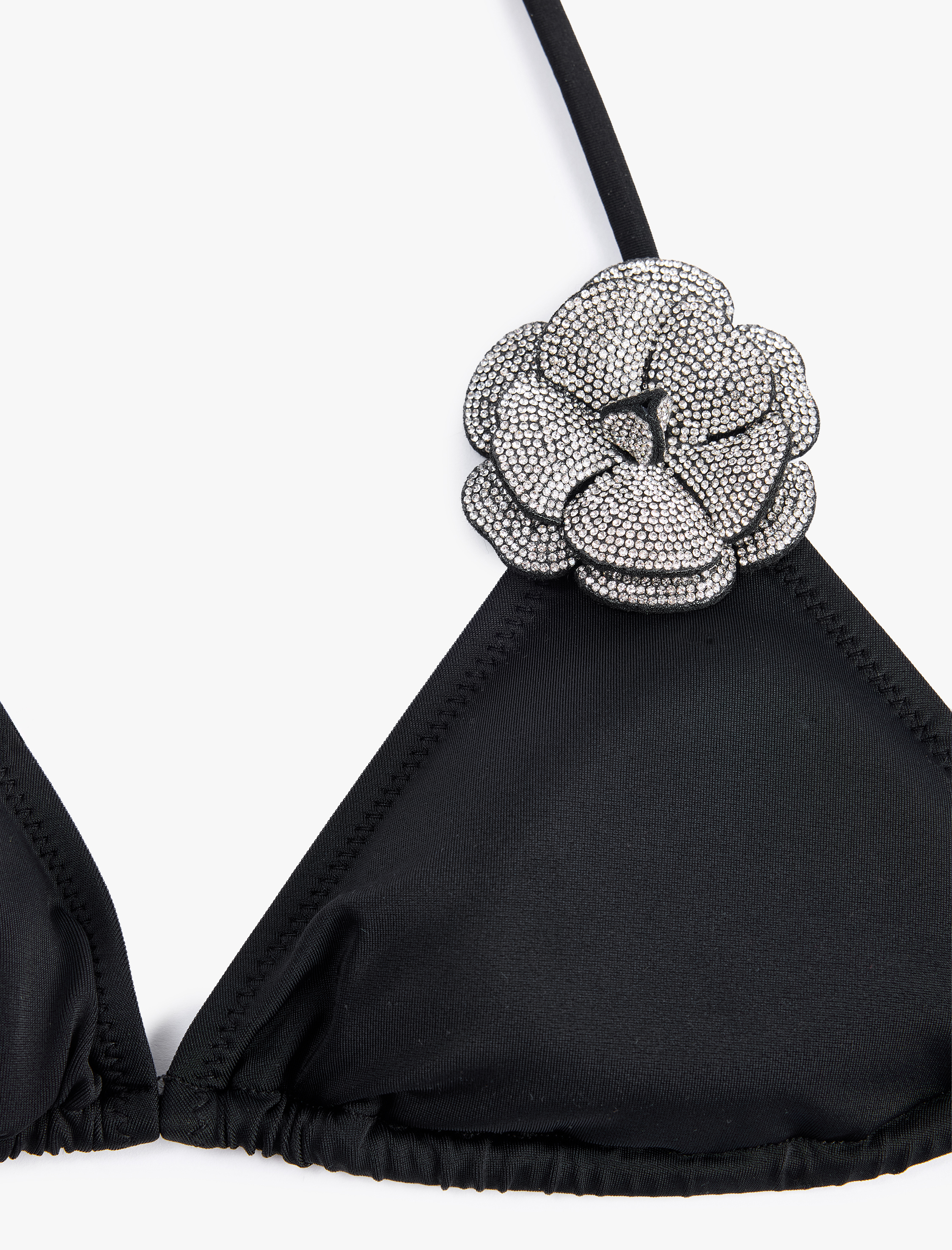   Aksesuar Gül Detaylı Boyundan Bağlamalı Üçgen Bikini Üstü