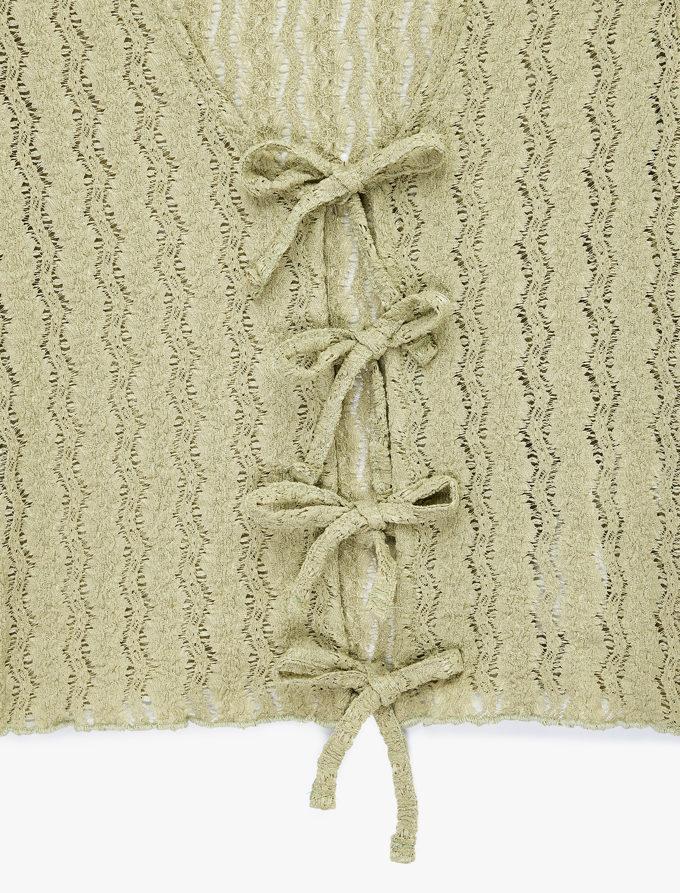   V Yaka Uzun Kollu Fiyonk Bağlama Detaylı Dantel Bluz