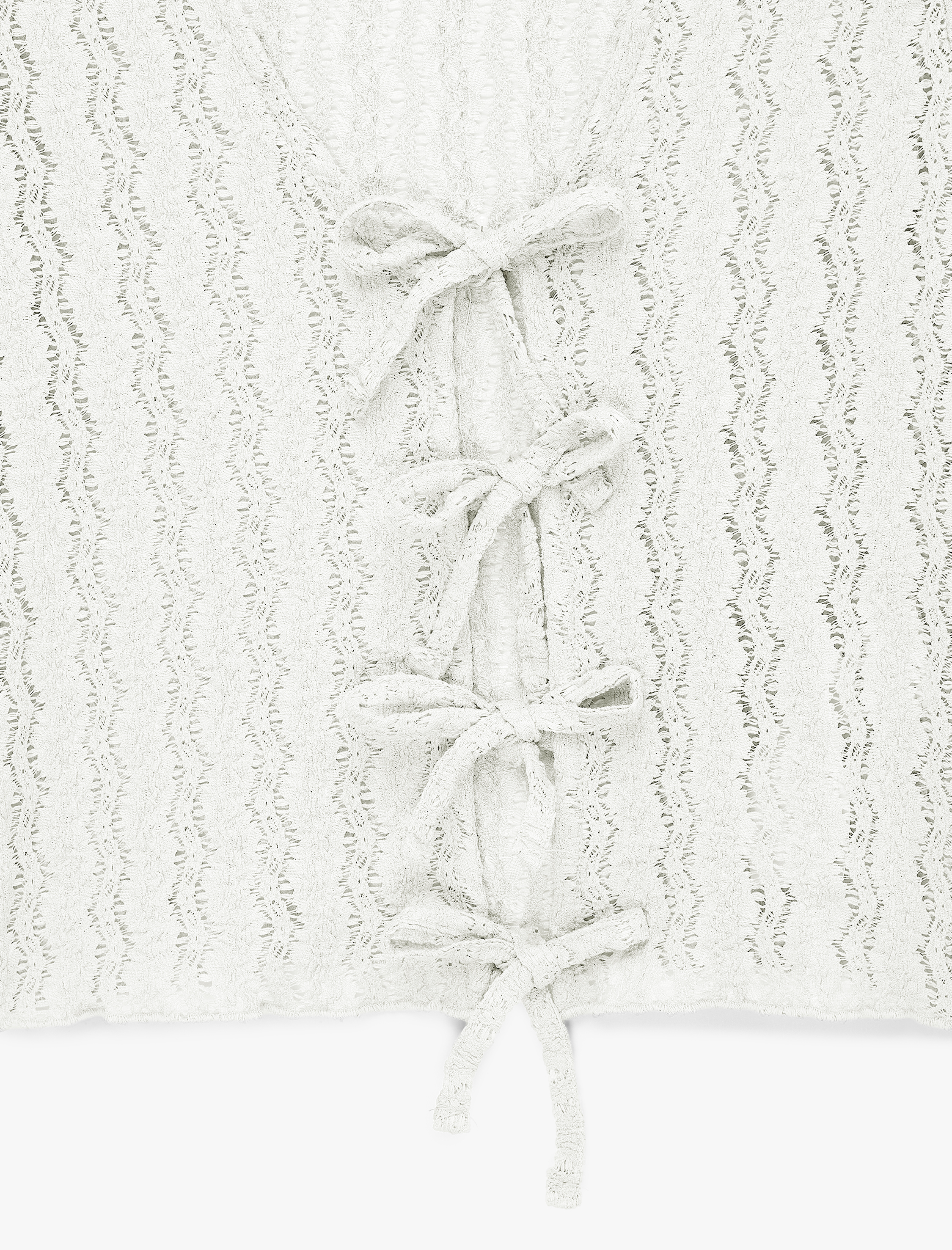   V Yaka Uzun Kollu Fiyonk Bağlama Detaylı Dantel Bluz