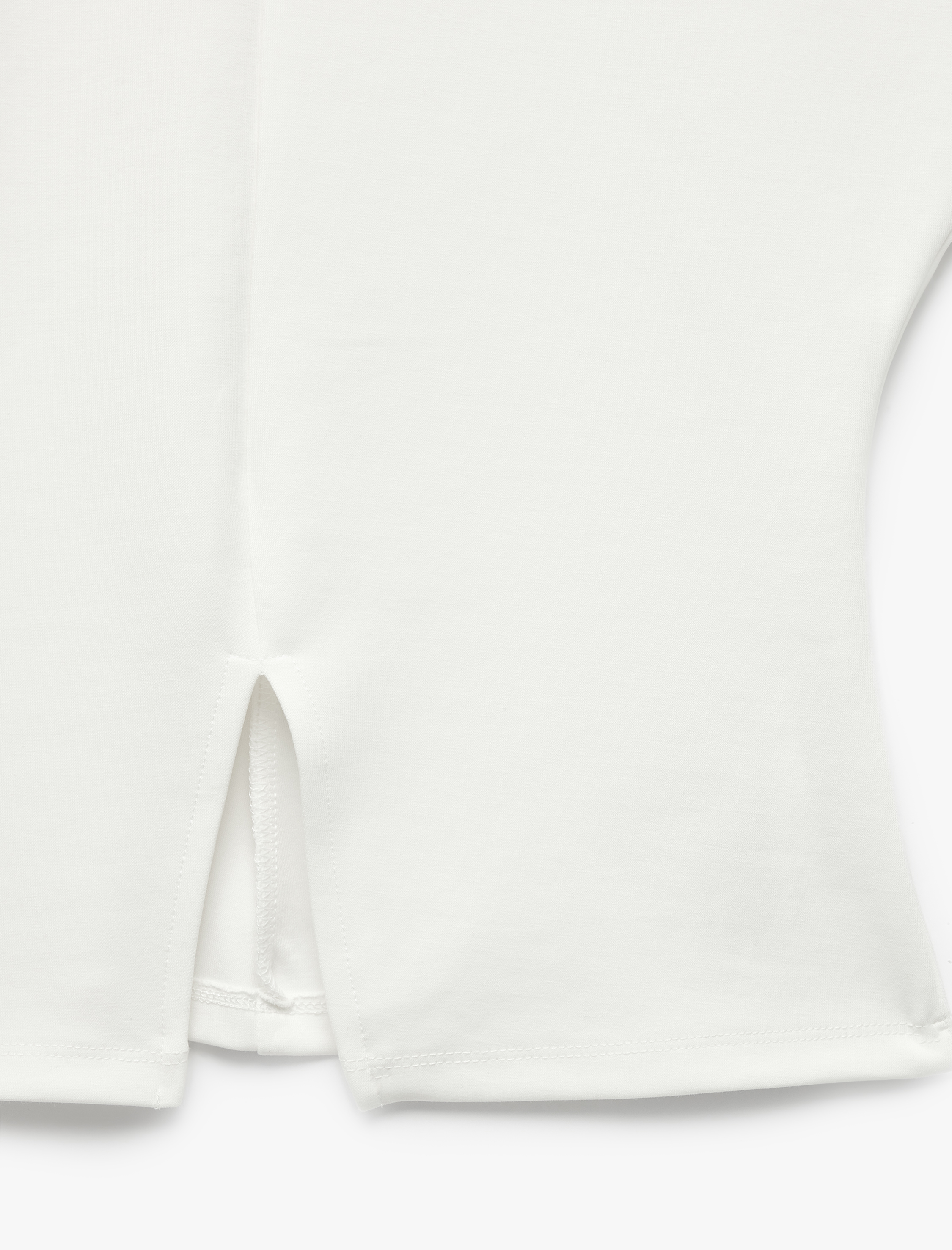   Pamuklu Slim Fit Hafif Peplum Kesim Kısa Kollu Bisiklet Yaka Yırtmaç Detaylı Tişört