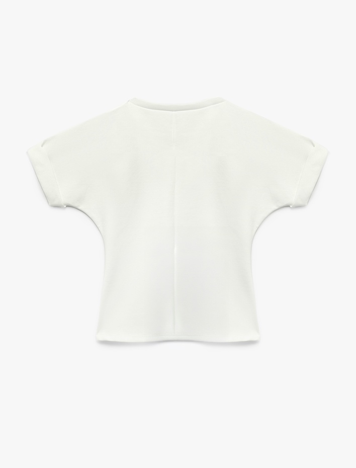  Pamuklu Slim Fit Hafif Peplum Kesim Kısa Kollu Bisiklet Yaka Yırtmaç Detaylı Tişört