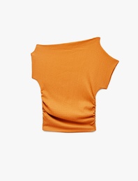 Bürümcük Kumaş Dokulu Drapeli Asimetrik Omzu Açık Kayık Yaka Bluz