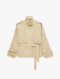 Pamuklu Cep Detaylı Fermuarlı Dik Yaka Kemerli Trençkot