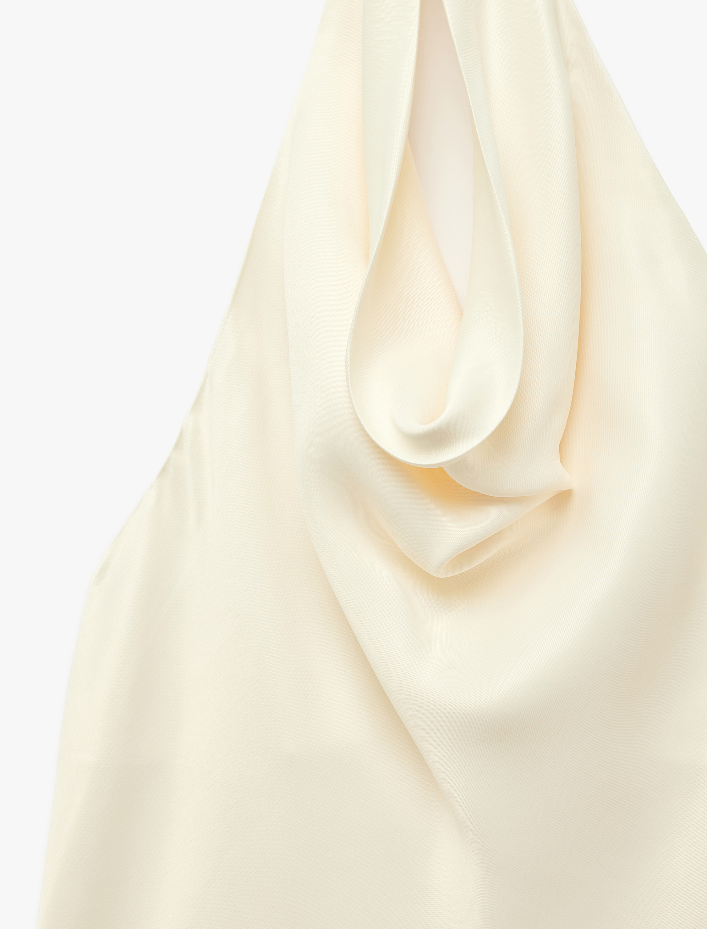   Sırt Dekolteli Degaje Yaka Saten Bluz