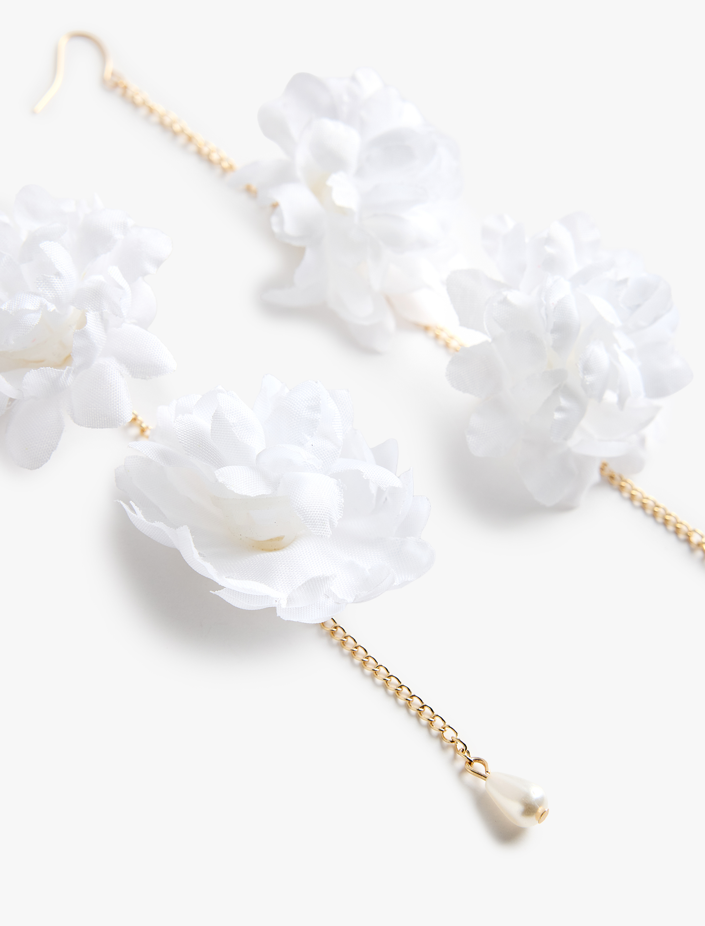  Kadın İnci Detaylı Büyük Boy Sallantılı Zincirli Çiçekli Küpe