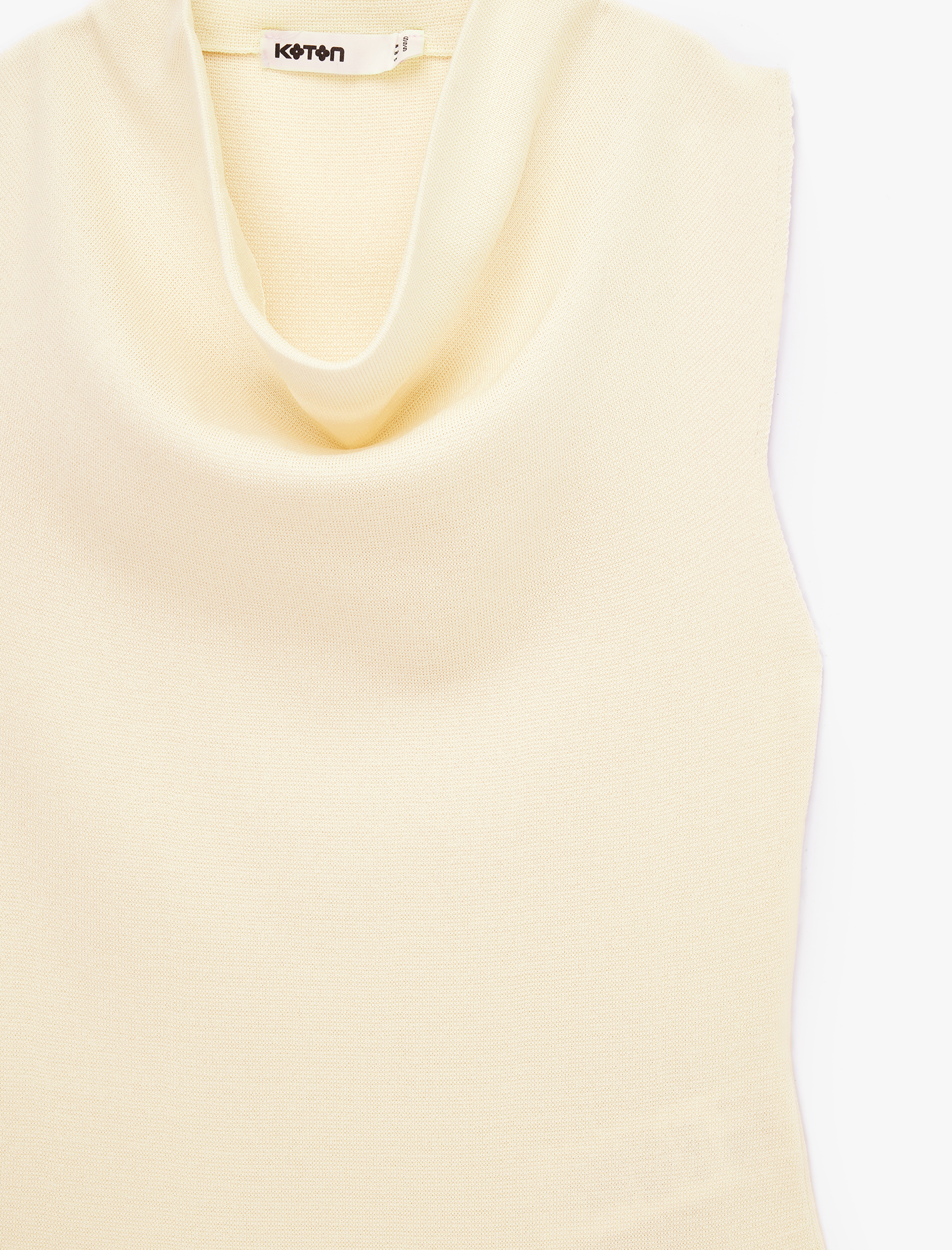   Dik Dökümlü Yaka Viskon Triko Kolsuz Bluz