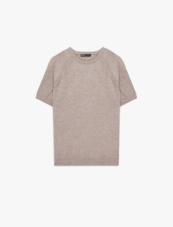  Regular Fit Viskon Karışımlı Örgü Detaylı Bisiklet Yaka Kısa Kollu Triko Tişört