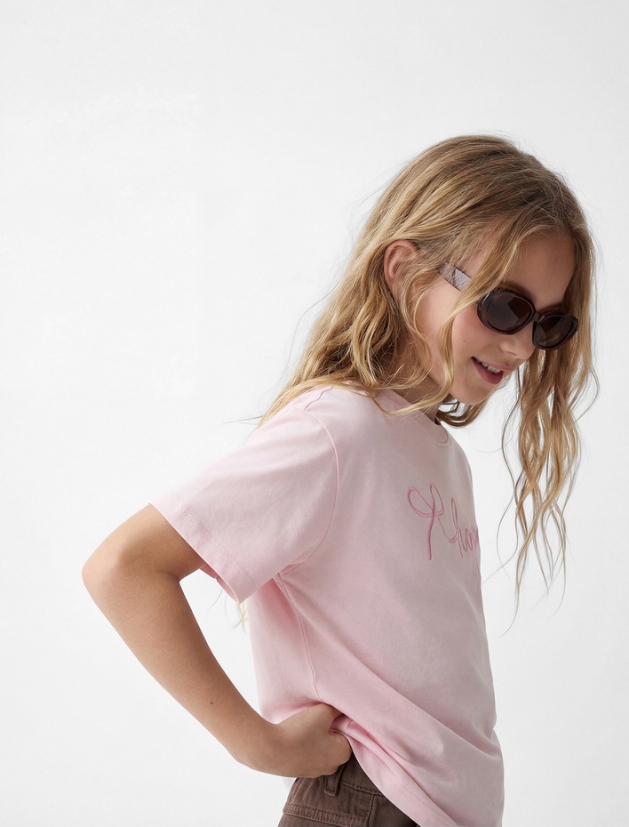 Kız Çocuk Kurdele Nakışlı Kısa Kollu Bisiklet Yaka Pamuklu Tişört