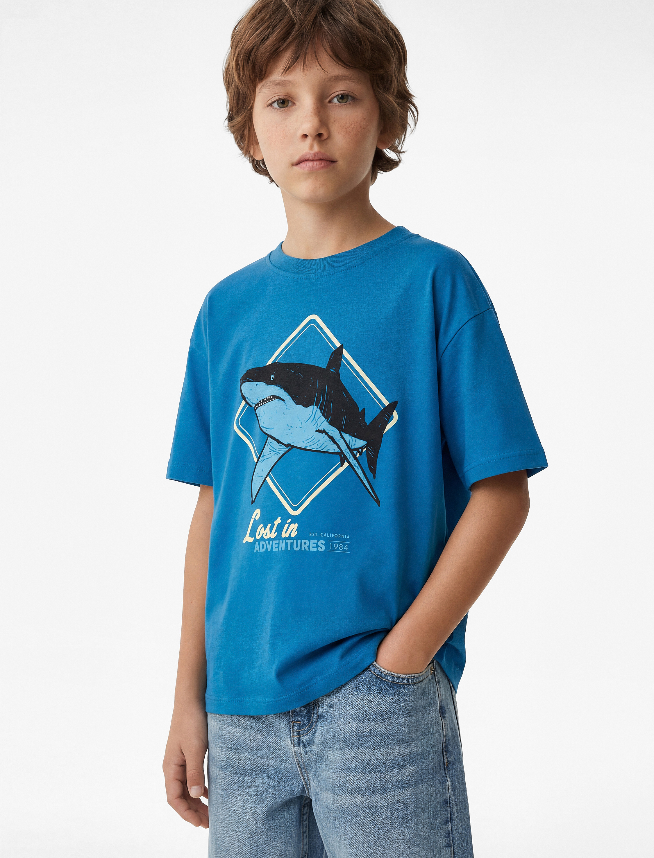  Erkek Çocuk Köpek Balığı Baskılı Kısa Kollu Bisiklet Yaka Pamuklu Tişört