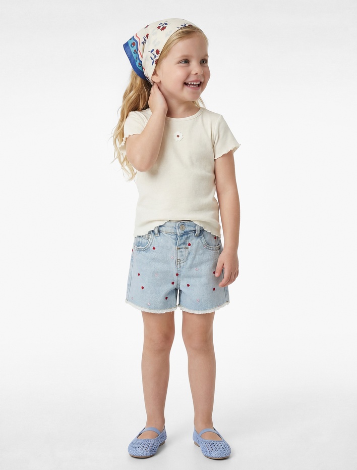 Kız Bebek Kısa Kollu Bisiklet Yaka Çiçek Nakış Detaylı Pamuklu Tişört