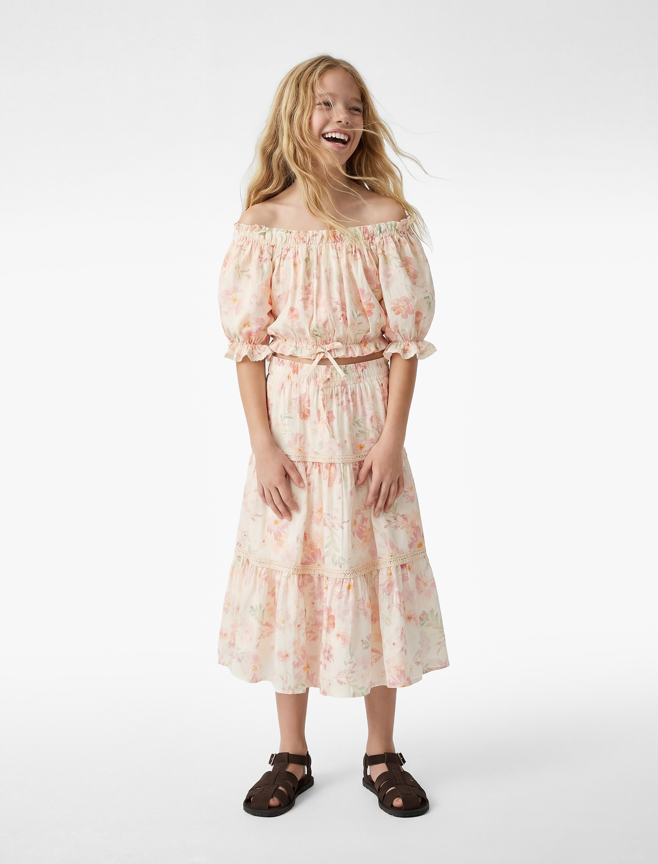 Pamuklu Düşük Omuz Fırfır Detaylı Kısa Kollu Çiçekli Crop Bluz - Görsel 2