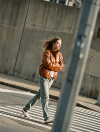 Dik Yaka Cep Detaylı Fermuarlı Suni Deri Ceket