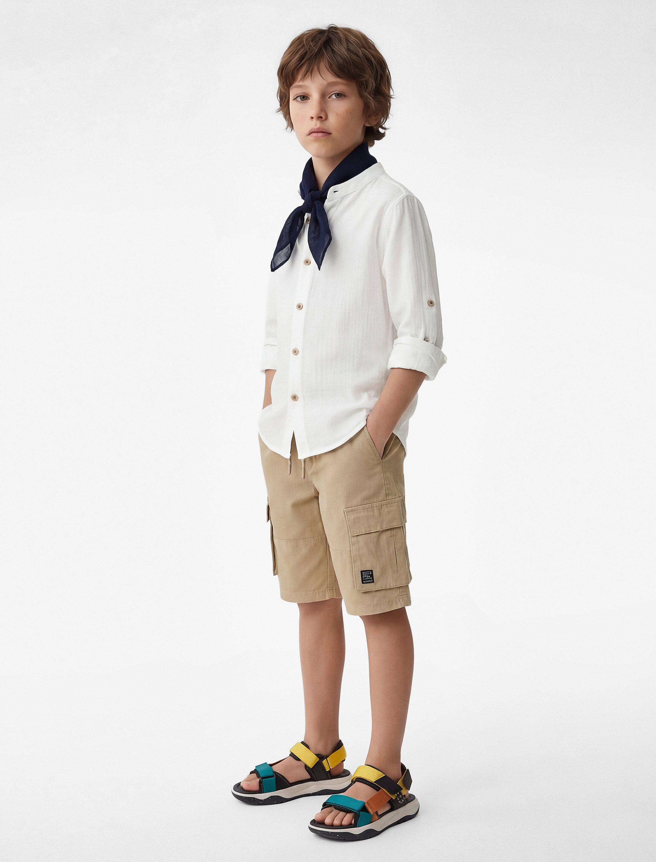  Erkek Çocuk Pamuklu Uzun Kollu Düğmeli Müslin Hakim Yaka Gömlek