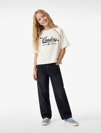 Kısa Kollu Bisiklet Yaka Nakışlı Pamuklu Tişört