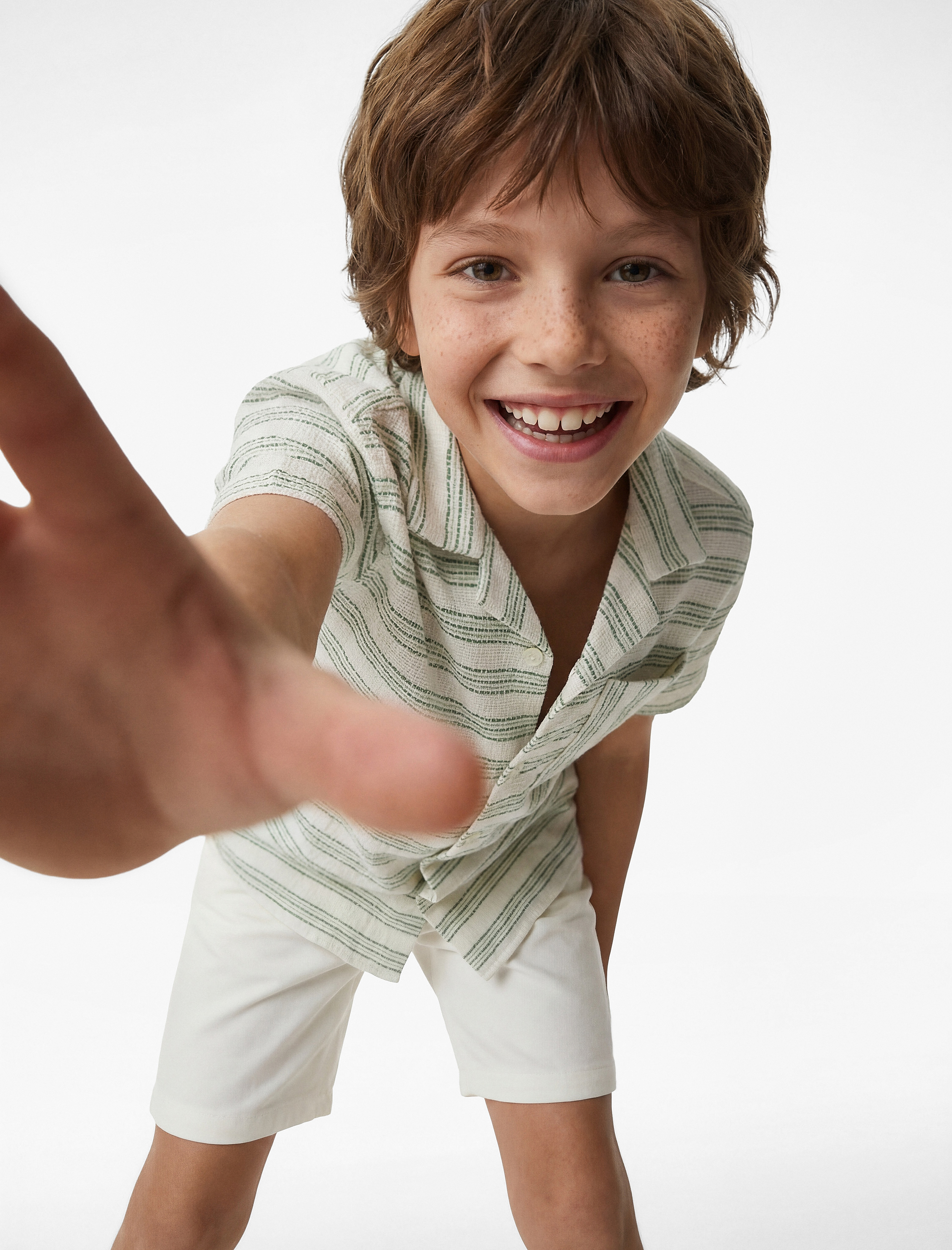  Erkek Çocuk Pamuklu Cepli Kısa Kollu Devrik Yaka Çizgili Gömlek