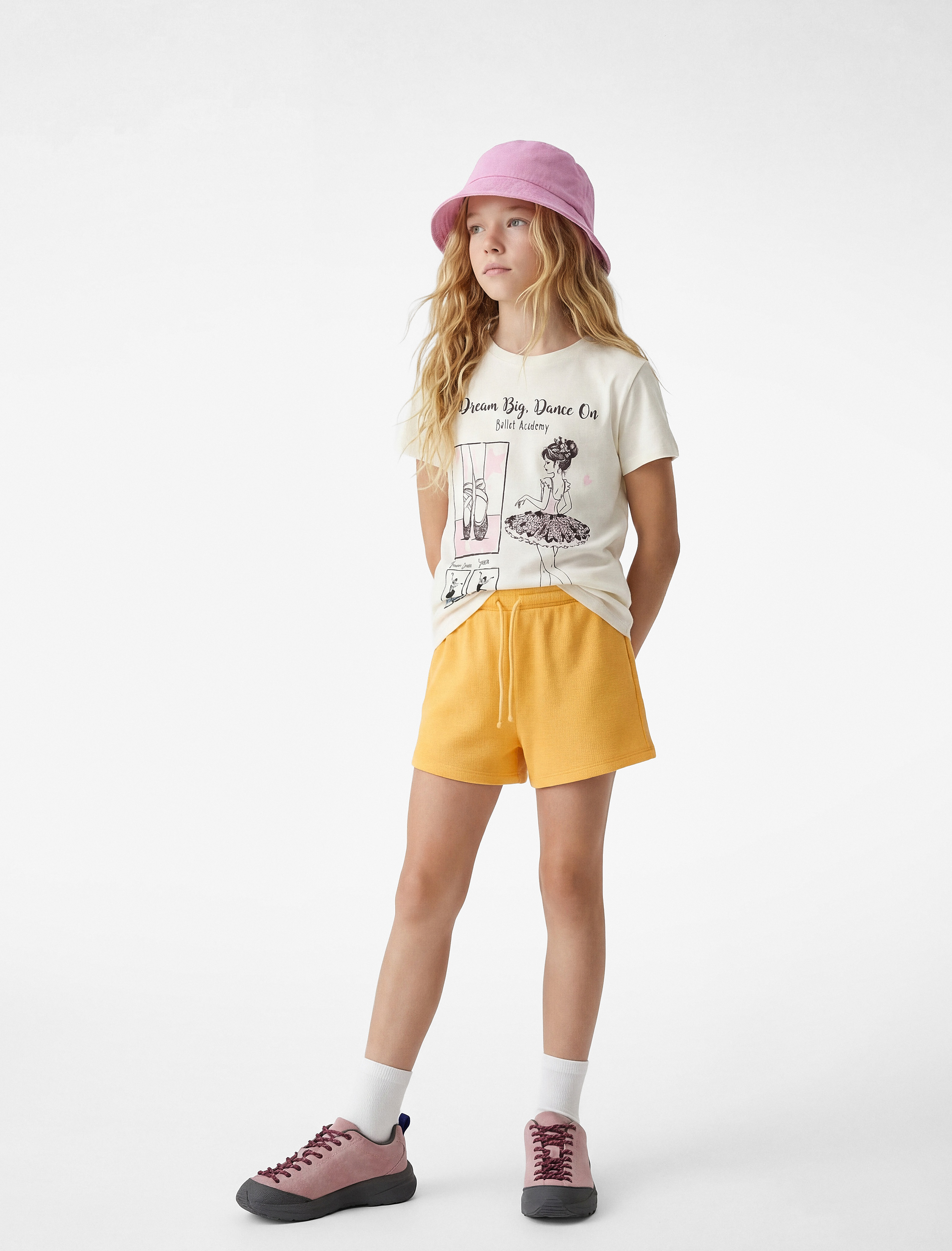  Kız Çocuk Pamuklu Kısa Kollu Bisiklet Yaka Balerin Baskılı Tişört