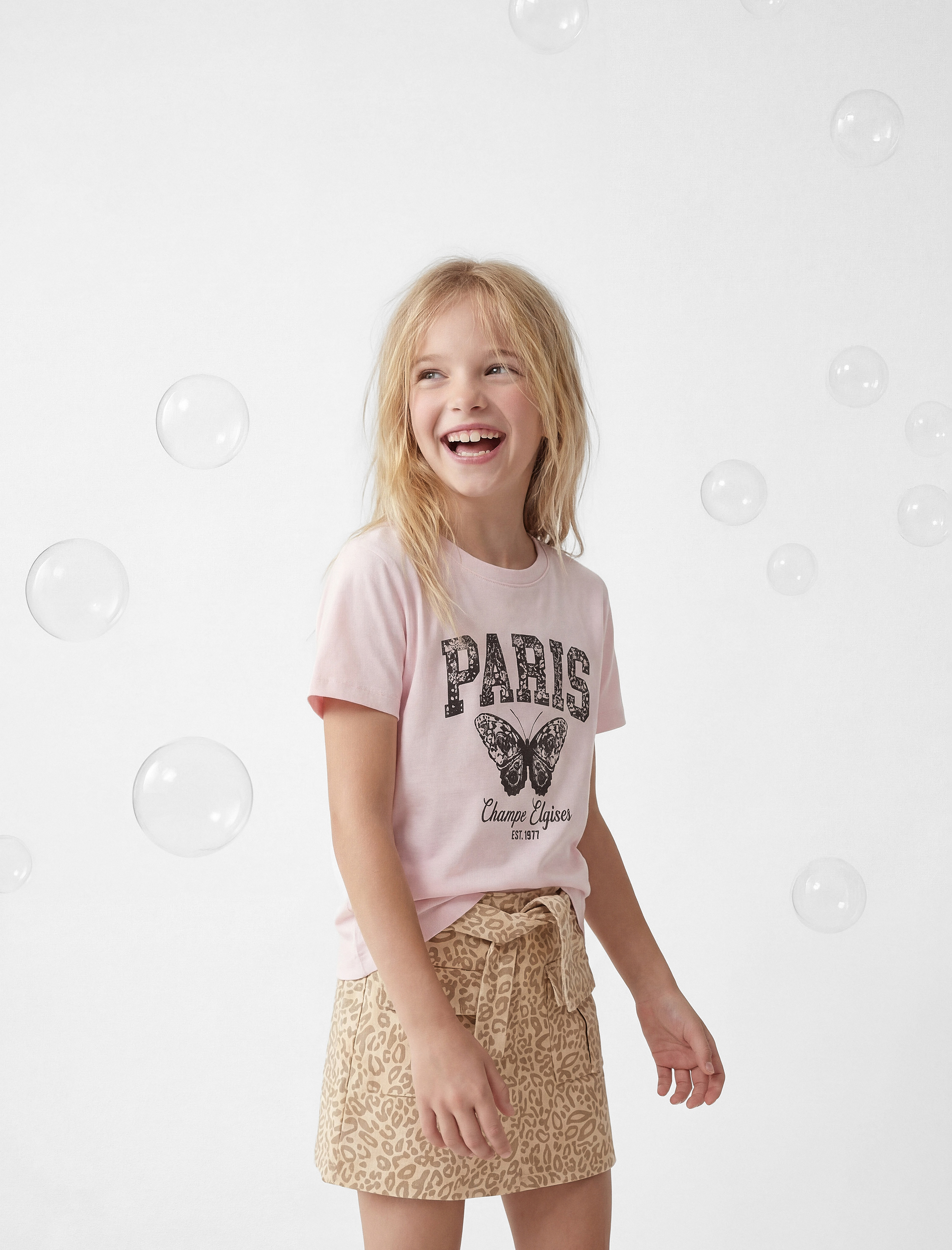  Kız Çocuk Pamuklu Kısa Kollu Bisiklet Yaka Kelebek Baskılı Tişört