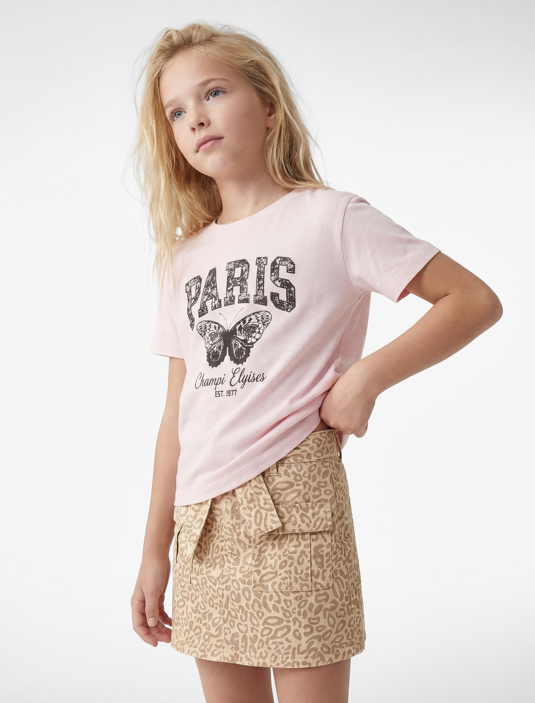  Kız Çocuk Pamuklu Kısa Kollu Bisiklet Yaka Kelebek Baskılı Tişört