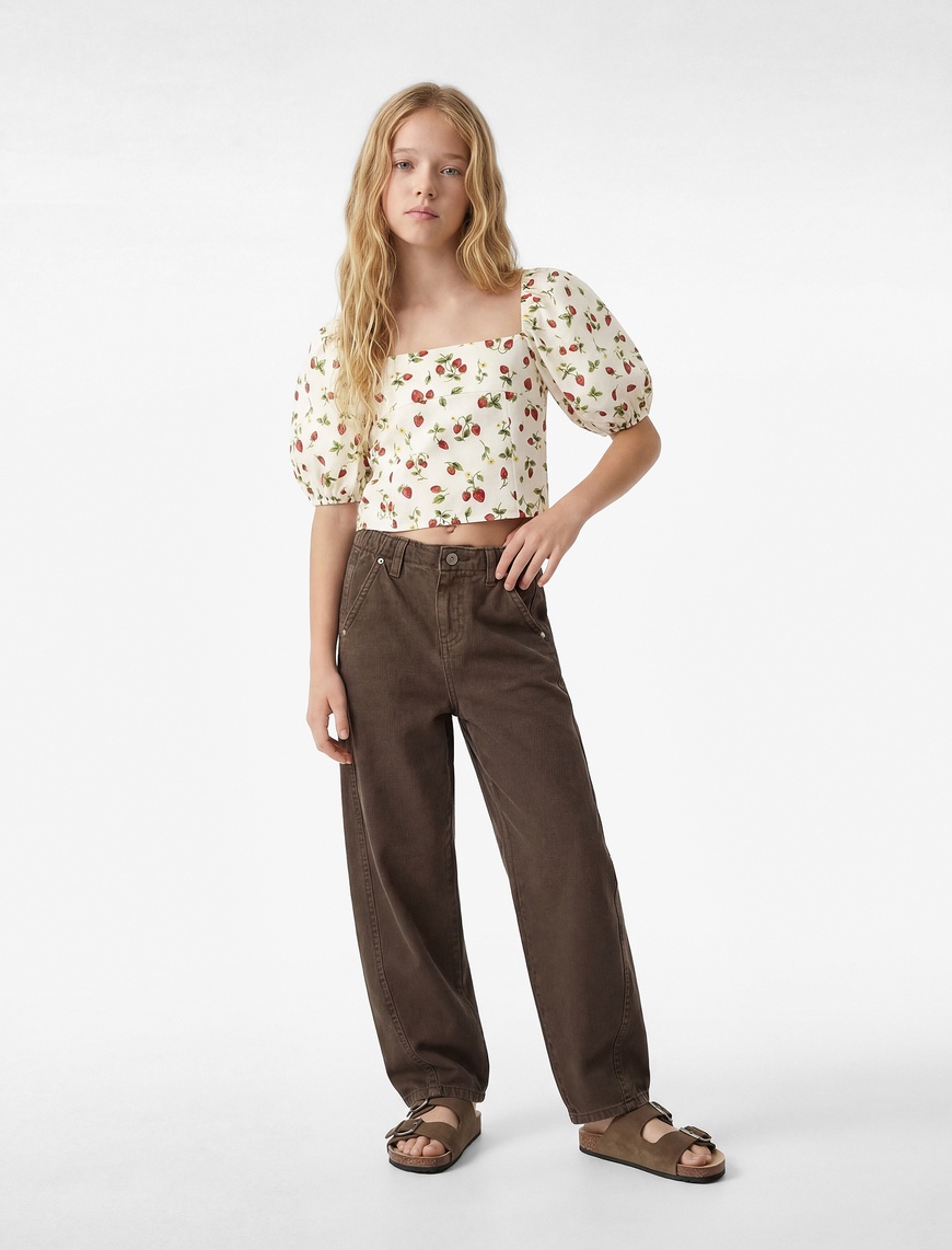 Koton Keten Viskon Karışımlı Gipeli Slim Fit Poplin Kare Yaka Crop Balon Kollu Çilek Desenli Bluz