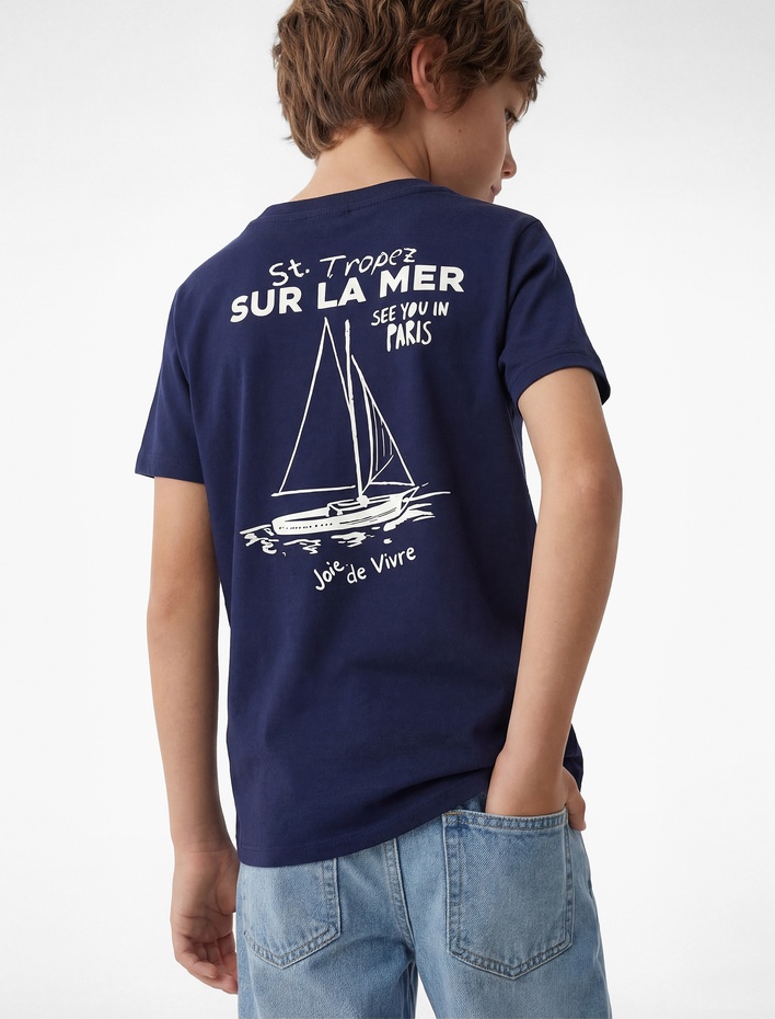 Erkek Çocuk Pamuklu Bisiklet Yaka Kısa Kollu Denizci Temalı Arkası Baskılı Tişört