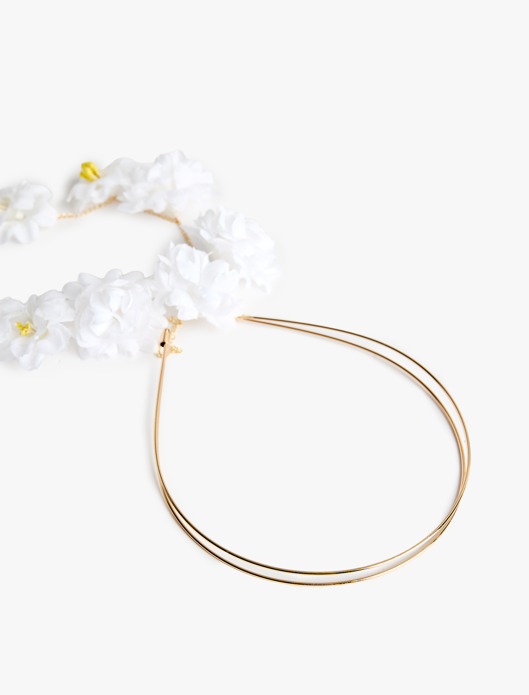  Kadın Çiçek Detaylı Taç