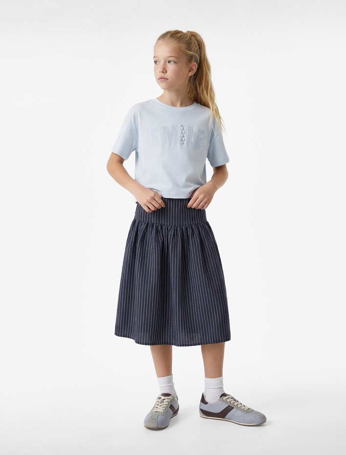 Kız Çocuk Kısa Kollu Bisiklet Yaka Aplike Detaylı Pamuklu Tişört