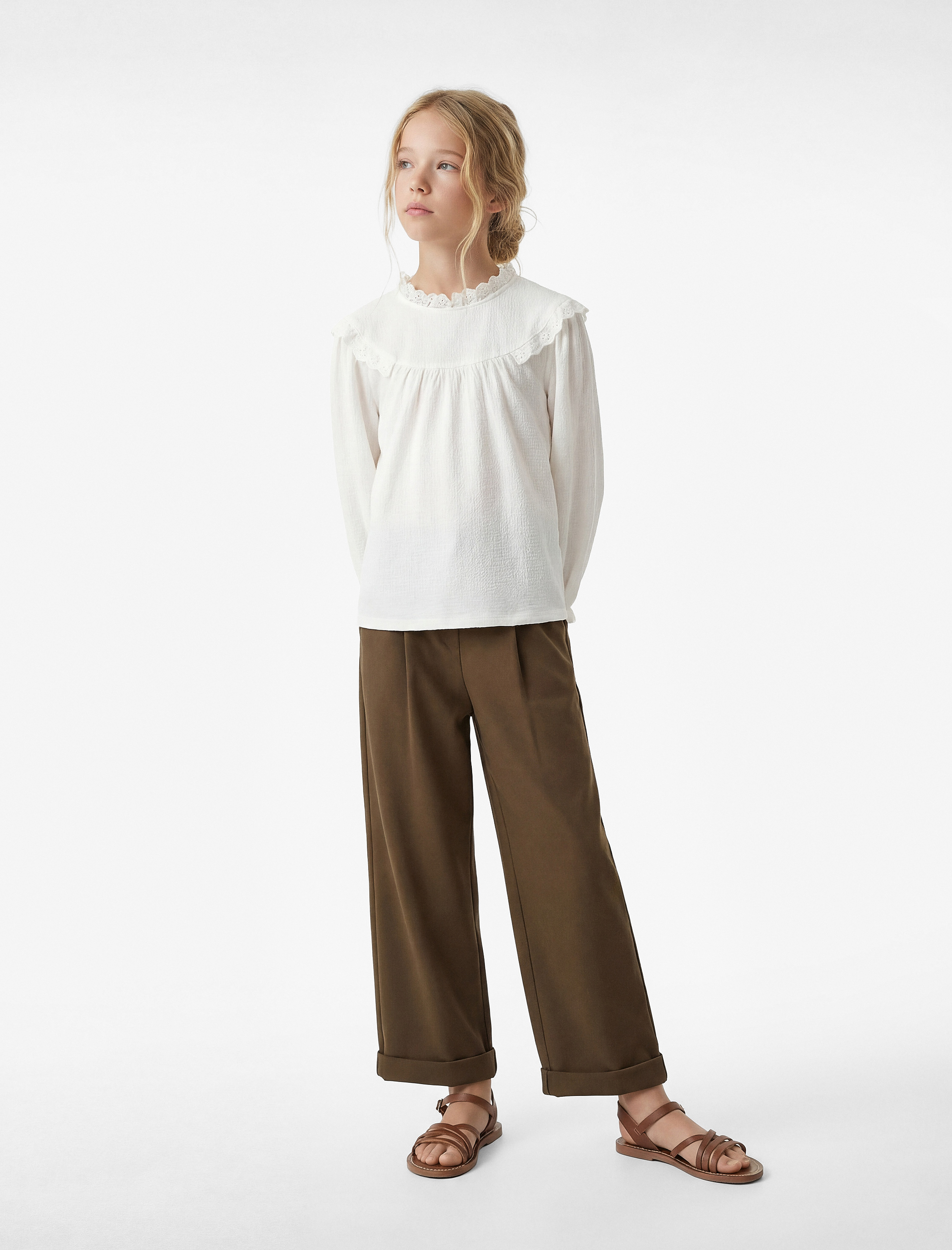 Dik Yaka Fırfır Detaylı Büzgülü Uzun Kollu Bluz