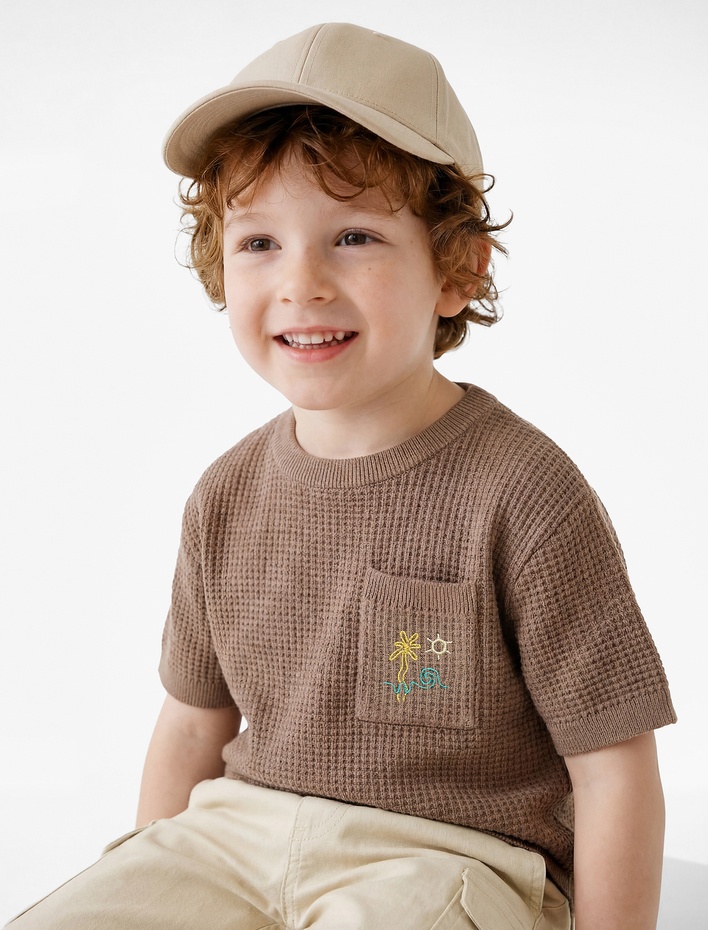 Erkek Bebek Kısa Kollu Bisiklet Yaka Viskon Cep Detaylı Nakışlı Triko Kazak