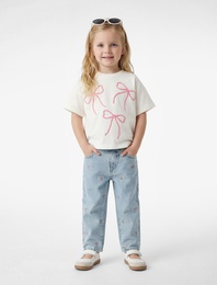 Pamuklu Bisiklet Yaka Kısa Kollu Fiyonk Nakışlı Tişört