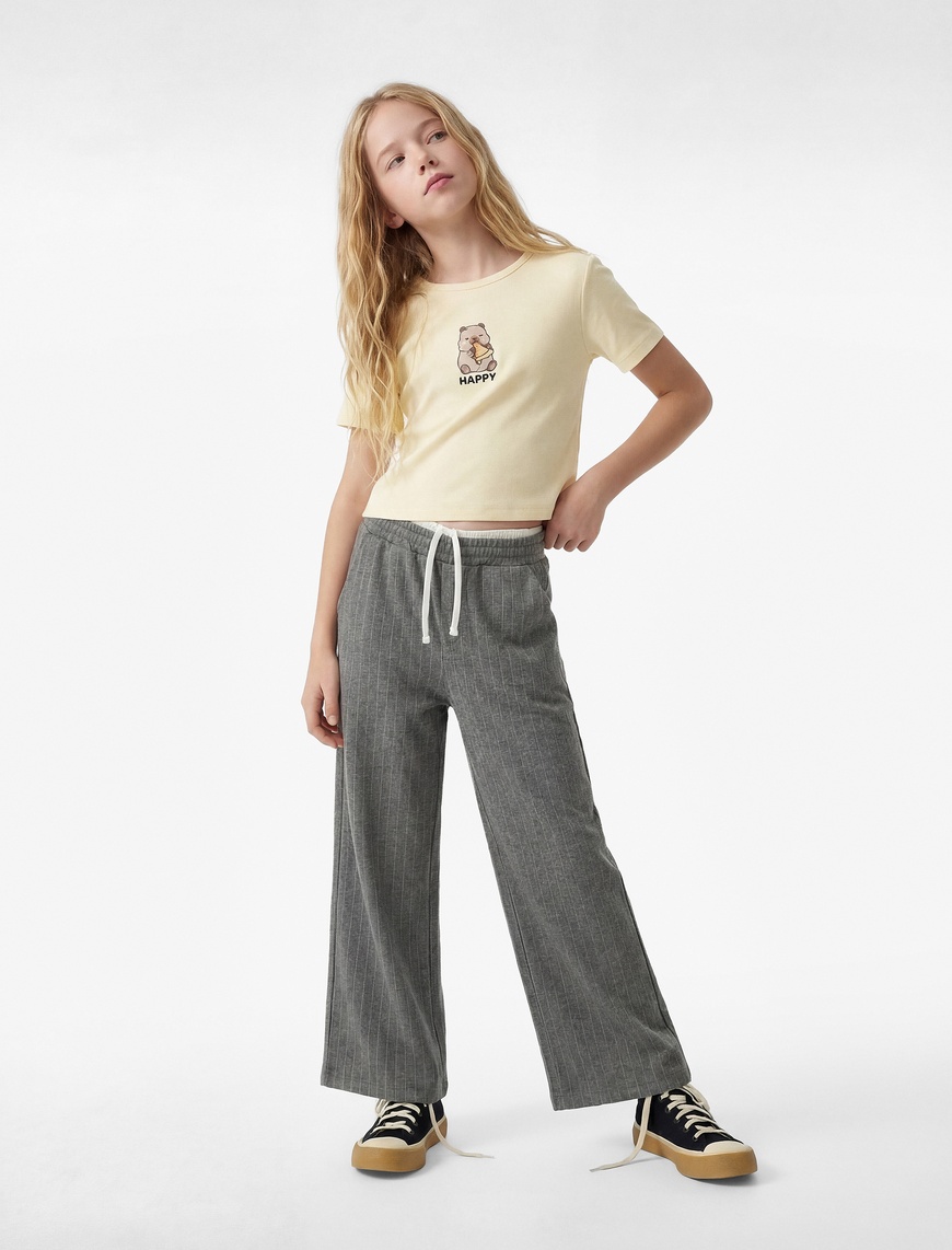 Koton Pamuklu Bisiklet Yaka Kısa Kollu Nakış Detaylı Crop T-Shirt
