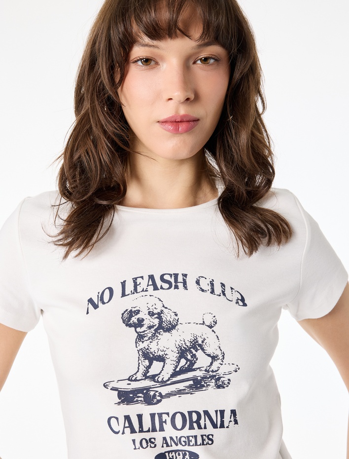  Pamuklu Slim Fit Bisiklet Yaka Kısa Kollu Köpek Baskılı Tişört