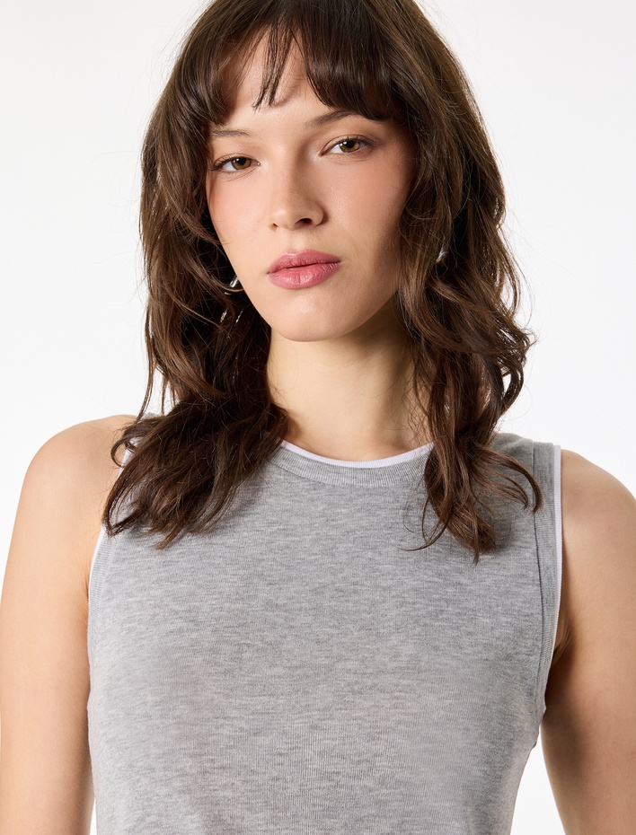  Slim Fit Bisiklet Yaka Viskon Karışımlı Kolsuz Bluz